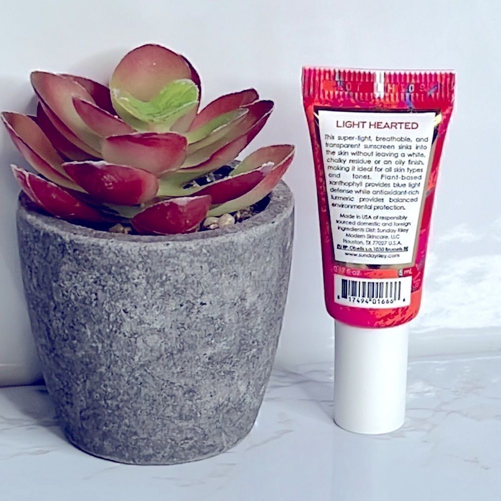 🌟$5 Sunday Riley Light Hearted Broad Spectrum SPF 30 - Picture 3 of 5